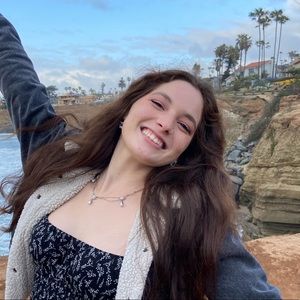 Meet your Posher, Alyson